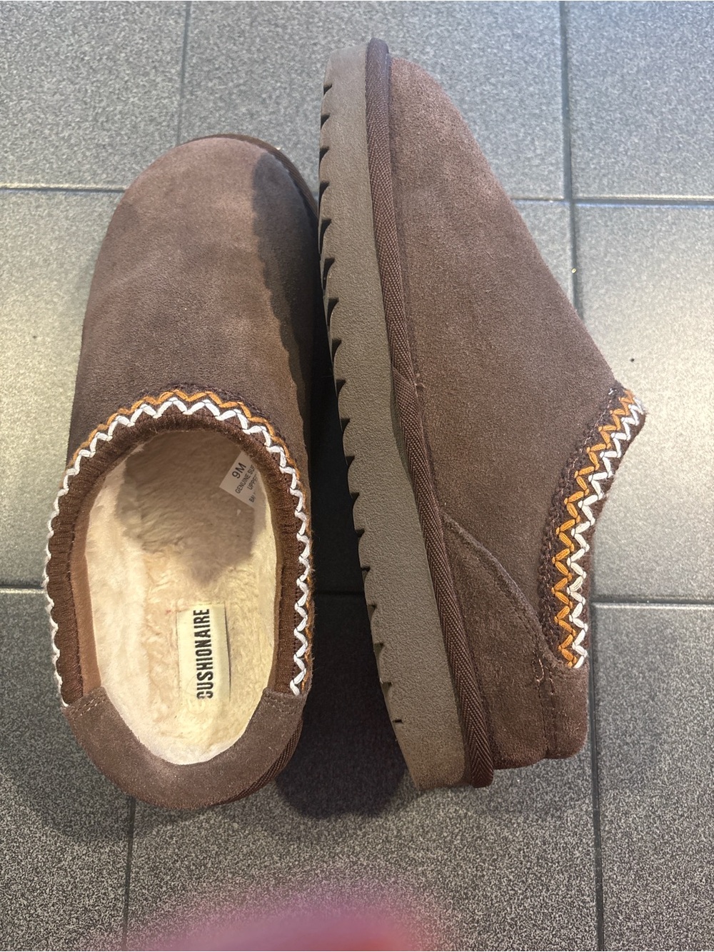 CUSHIONAIRE Keto Slip-On Suede Mule Slippers Womens Size 9 Cozy Faux Fur - Picture 2 of 5